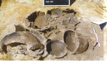 Aardewerk uit de midden-IJzertijd, gevonden in een silo hergebruikt als afvalkuil
